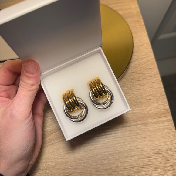 Heaven Mayhem double knot earrings - Picture 7 of 8